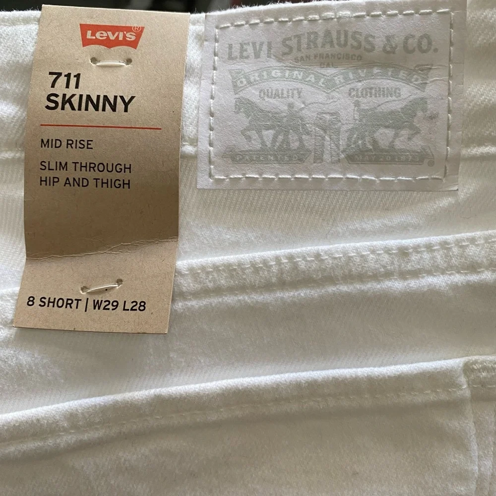 NWT Levi’s White Skinny Cropped Jeans. Size 29/8 - Picture 10 of 10